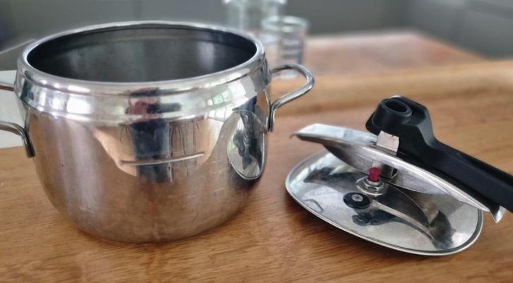 Autocuisseur Lagostina 1.4, Huis en Inrichting, Keuken | Potten en Pannen, Zo goed als nieuw, Kookpan of Snelkookpan, Inox, Ophalen of Verzenden