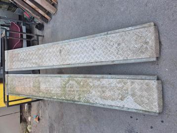 2 oprijplaten te koop beschikbaar voor biedingen