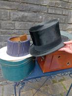 Hoge hoed met handschoenen en borstel voor onderhoud, Antiek en Kunst, Antiek | Kleding en Textiel, Ophalen