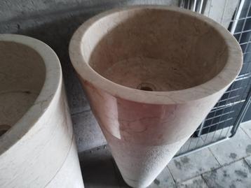 Marmer lavabo op zuil beschikbaar voor biedingen