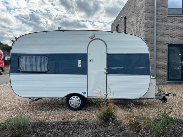 Gekeurde Retro/Oldtimer Adria 410 caravan te koop!, Caravans en Kamperen, Caravans, Particulier, tot en met 2, Adria, 2 aparte bedden