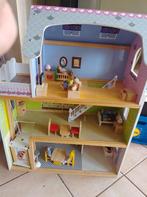 Houten poppenhuis met meubels en popjes, Kinderen en Baby's, Speelgoed | Poppenhuizen, Ophalen of Verzenden, Zo goed als nieuw