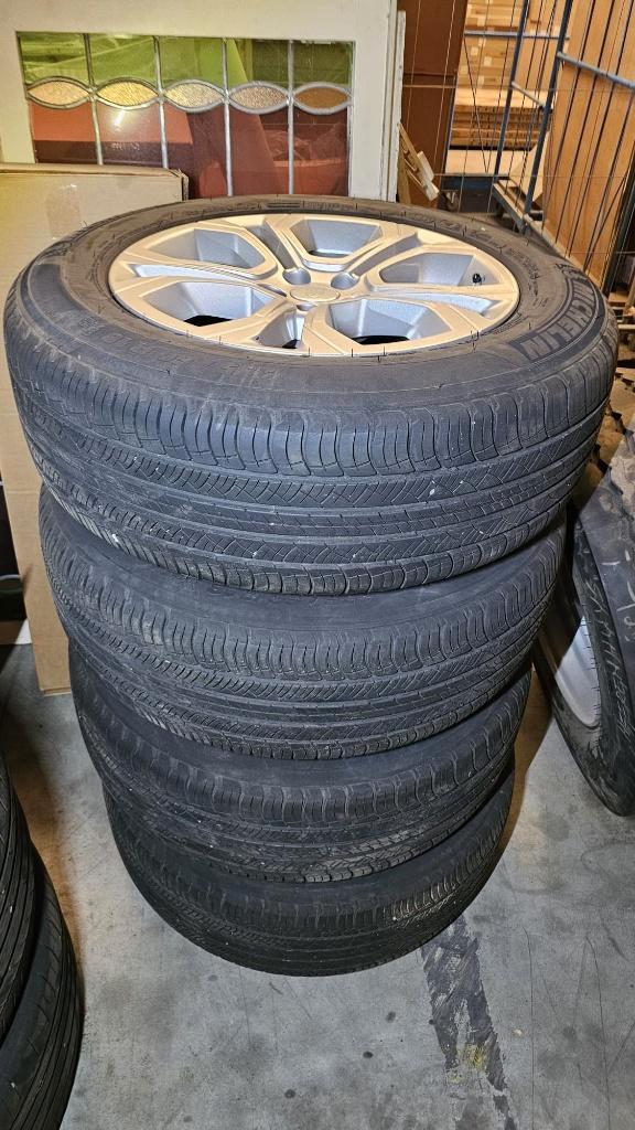 velgen18 inch Landrover Discovery Sport 235 60 18, Auto-onderdelen, Banden en Velgen, Banden en Velgen, Zomerbanden, 18 inch, 235 mm