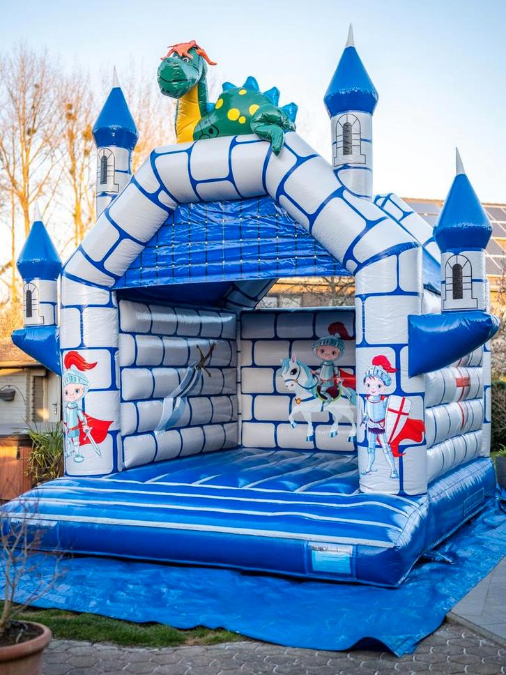 Château gonflable Chevalier à louer, Hobby & Loisirs créatifs, Articles de fête | Location, Enlèvement