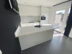 Witte keuken met keukeneiland – inclusief Siemens-toestellen, Huis en Inrichting, Keuken | Complete keukens, Ophalen, Gebruikt
