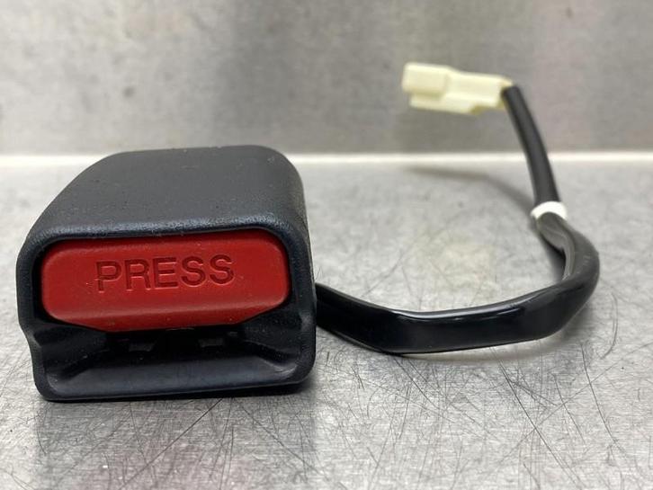 BOUCLE DE CEINTURE DE SECURITE AVANT DROIT Celerio (LF), Autos : Pièces & Accessoires, Habitacle & Garnissage, Suzuki, Utilisé