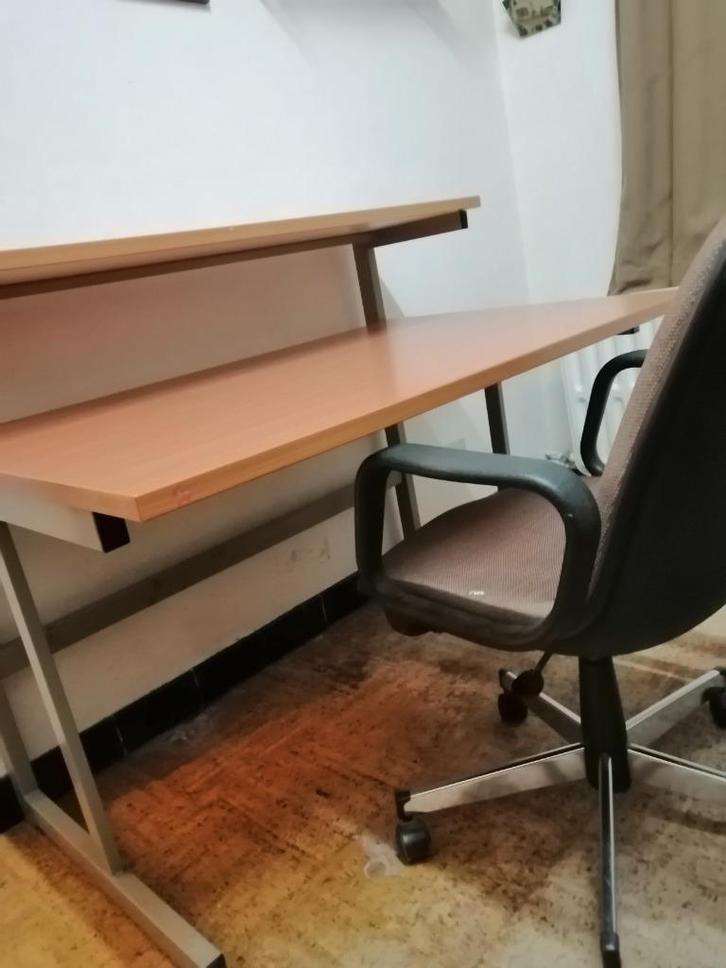 Kantoormeubilair, Huis en Inrichting, Bureaus, Zo goed als nieuw, Bureau, Ophalen