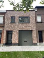 Net magazijn met rechtstreekse poort naar straat, Antwerpen (stad)