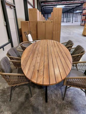 Ovaal tuintafel in teakhout nu €1290 in plaats €1833 beschikbaar voor biedingen
