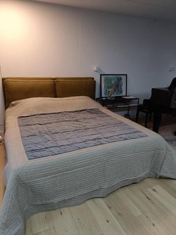 Bedsprei 260x240 beschikbaar voor biedingen