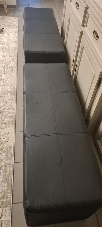 2 Poefs met opbergruimte en 6 mini-poefs beschikbaar voor biedingen