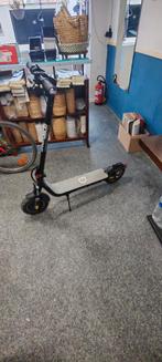 Trottinette etat neuf utiliser 3 fois 205 euro, Fietsen en Brommers, Steps, Ophalen, Zo goed als nieuw