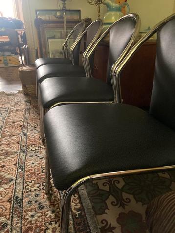 4 designed keukenstoelen  beschikbaar voor biedingen