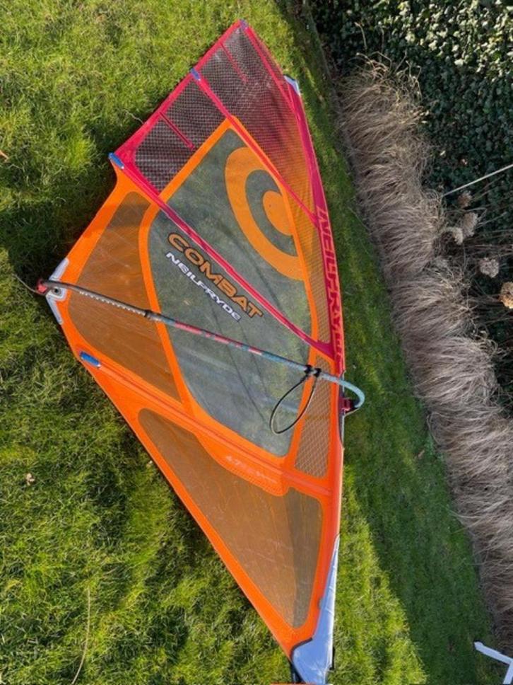Neilpryde Combat 4.7 te koop, Watersport en Boten, Windsurfen, Gebruikt, Zeil, Minder dan 5 m², Ophalen