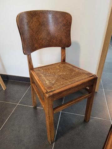 Retro stoelen beschikbaar voor biedingen