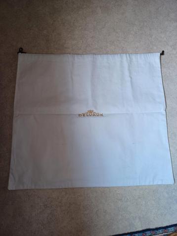 DELVAUX Grote hoes met gouden letters beschikbaar voor biedingen