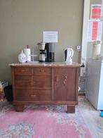 Kastje met marmeren blad, Enlèvement