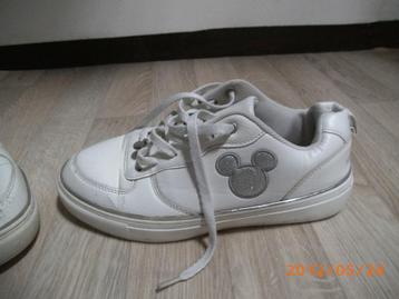Chaussure Mickey a vendre beschikbaar voor biedingen