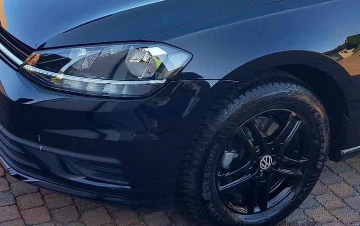 VW Golf zwarte alu velgen op winterbanden, Auto-onderdelen, Banden en Velgen, Velg(en), Winterbanden, 15 inch, 195 mm, Gebruikt