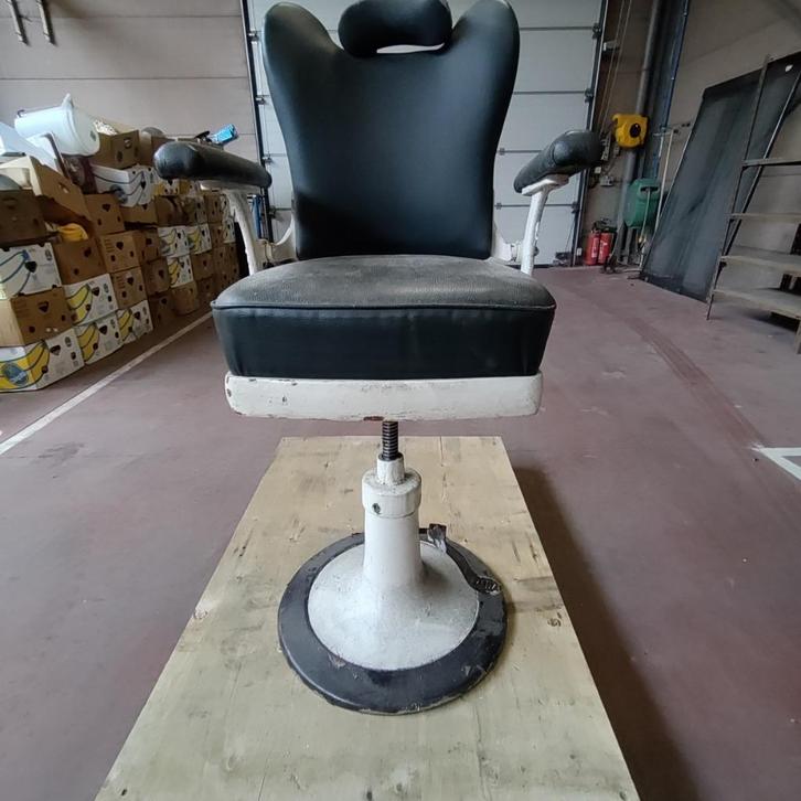 scheerstoel / kappersstoel / tandartsstoel, Antiek en Kunst, Antiek | Meubels | Stoelen en Sofa's, Ophalen