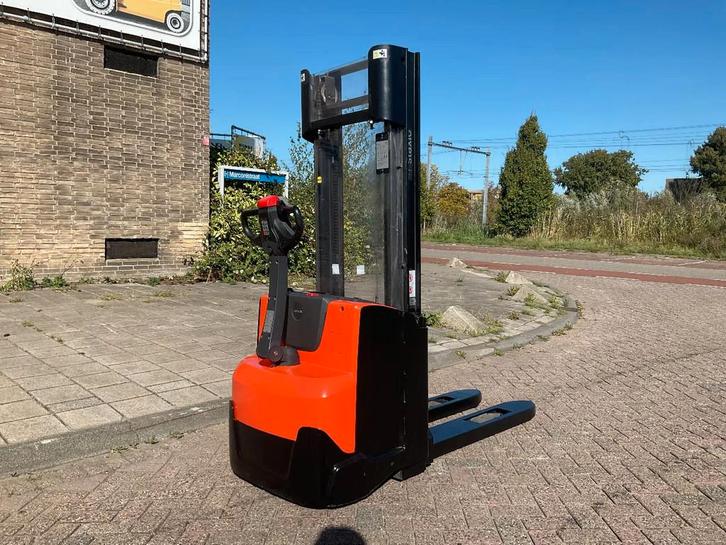 Toyota BT SWE140 1400KG 2.85METER STAPELAAR / HEFTRUCK, Zakelijke goederen, Machines en Bouw | Heftrucks en Intern transport, Stapelaar