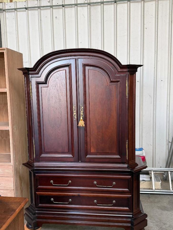 coin repas : table + 8 chaises + buffet + armoire, Maison & Meubles, Armoires | Dressoirs, Enlèvement