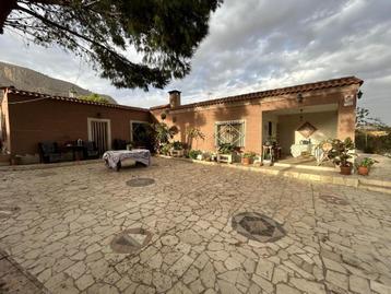 CC0610 - Maison de campagne avec piscine à quelques pas de H disponible aux enchères