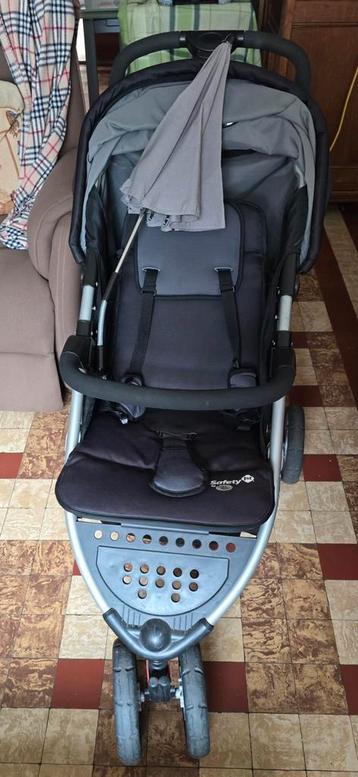 Kinderbuggy met vele toebehoren beschikbaar voor biedingen