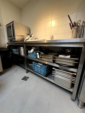 Inox tafel beschikbaar voor biedingen