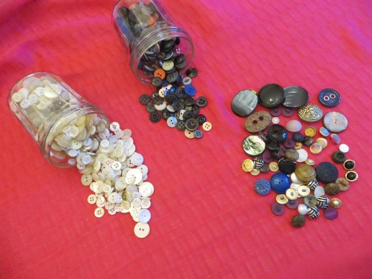 knopen assortiment met veel knopen, Hobby en Vrije tijd, Naaien en Fournituren, Zo goed als nieuw, Knoop of Knopen, Ophalen of Verzenden