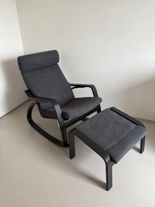 Schommelstoel en voetenbank Poäng IKEA, Huis en Inrichting, Fauteuils, Zo goed als nieuw, Hout, Stof, 50 tot 75 cm, 100 tot 125 cm