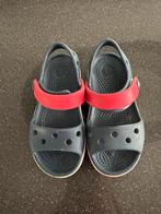 Très belle paire de sandales garçon de marque Crocs, Enfants & Bébés, Comme neuf, Garçon, Crocs, Chaussures