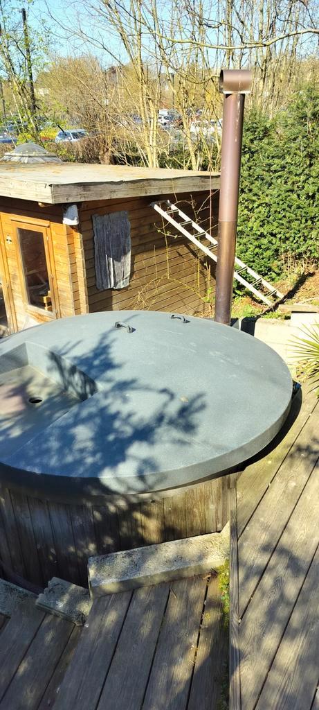 Grote hottub 8 personen 180cm, Tuin en Terras, Bubbelbaden en Hottubs, Zo goed als nieuw, Pomp, Ophalen
