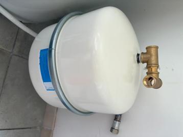 Sanitair expansievat 25 liter Flamco beschikbaar voor biedingen