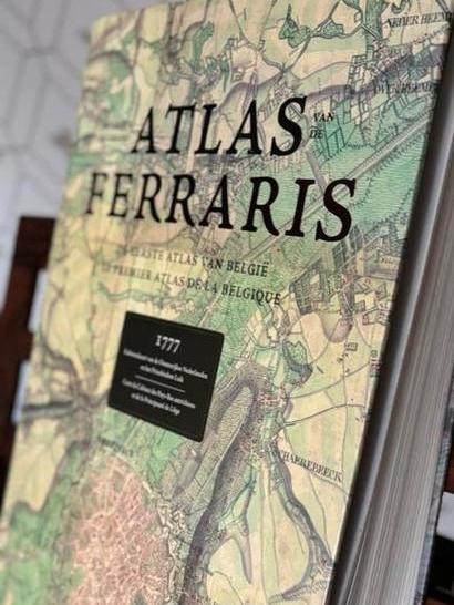 Grote Feraris-atlas met stijlvol statief, Antiek en Kunst, Antiek | Boeken en Manuscripten, Ophalen