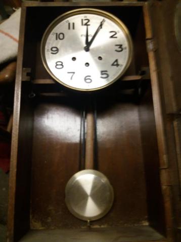 2 Carillon horloge de maison.  