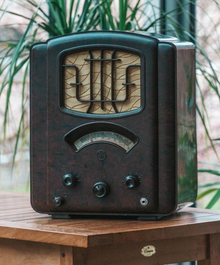 Gitaarversterker in een Antieke radio - 5 W, Muziek en Instrumenten, Versterkers | Bas en Gitaar, Zo goed als nieuw, Gitaar, Minder dan 50 watt