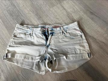 Lichtje jeansshort maat xl, Kleding | Dames, America today, Ophalen of Verzenden, Gedragen, Wit