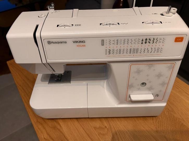 Husqvarna Naaimachine - E20, Hobby en Vrije tijd, Naaimachines en Toebehoren, Zo goed als nieuw, Naaimachine, Husqvarna, Ophalen