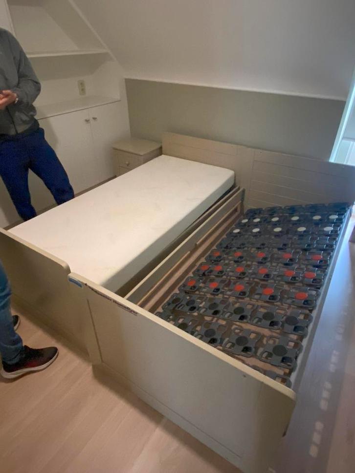 2 bedframes + 2 nachtkastjes + 2 bedbodems van Tempur, Huis en Inrichting, Slaapkamer | Bedden, Zo goed als nieuw, Ophalen