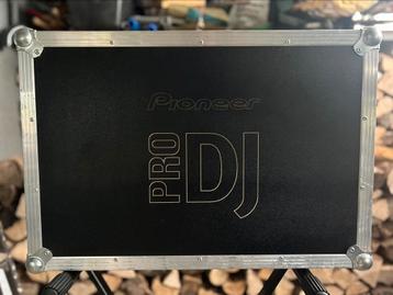 Pioneer DDJ 800 + Flightcase beschikbaar voor biedingen