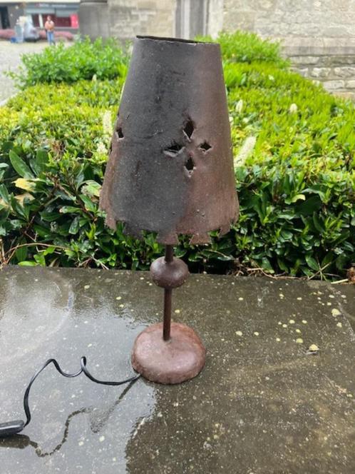 OUDE METALEN LAMP. GEEFT HEEL GEZELLIG LICHT. H : 52 CM, Verzamelen, Retro, Huis en Inrichting, Ophalen of Verzenden