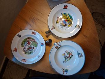 Vintage kinderborden met verwarmingsreservoir 1950s beschikbaar voor biedingen