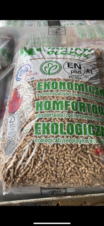 Houtpellets 4,75€ per zak  disponible aux enchères