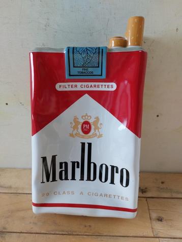 Asbak Marlboro XXL beschikbaar voor biedingen