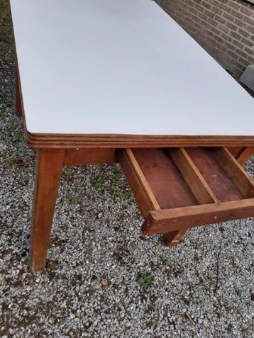 ANCIENNE TABLE EN BOIS ROBUSTE AVEC RALLONGES ET TIROIR beschikbaar voor biedingen