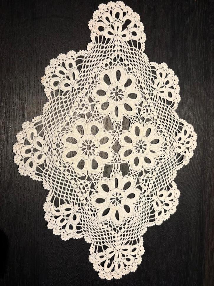 Gehaakt tafelkleed, Antiek en Kunst, Antiek | Tapijten, Tafelkleden en Textiel, Ophalen