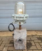 Antieke bunkerlamp industriele lamp op meerpaal voet, Ophalen of Verzenden, Zo goed als nieuw, Glas, 100 tot 150 cm