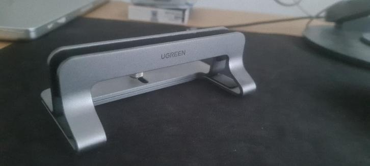 UGREEN Support Ordinateur Vertical en Aluminium, Informatique & Logiciels, Supports d'ordinateur portable, Comme neuf, Enlèvement ou Envoi