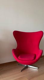 Fauteuil design iconique type Egg, couleur rouge profond., Enlèvement, Utilisé